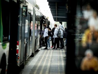 Sodišču 38-letniku za poskus uboja voznika LPP odredilo obvezno psihiatrično zdravljenje