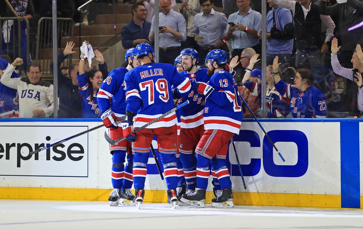 New York Rangers | Hokejisti New York Rangers so s 3:2 premagali dvakratne zaporedne prvake Tampo Bay Lightning in v finalu vzhoda vodijo z 2:0 v zmagah. | Foto Reuters