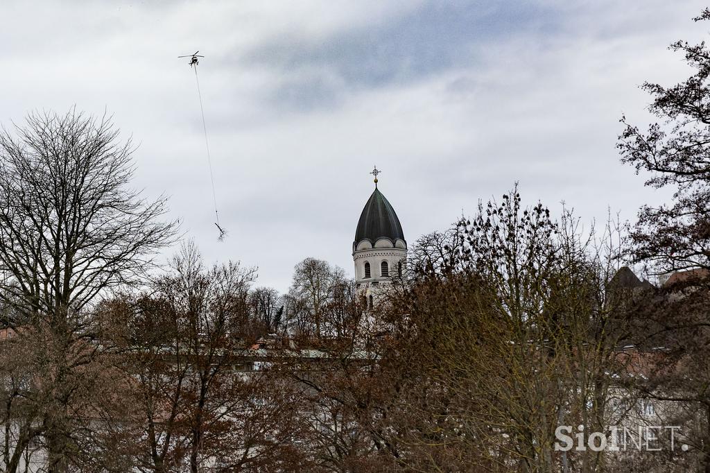 Helikopter spravilo lesa grajski grič