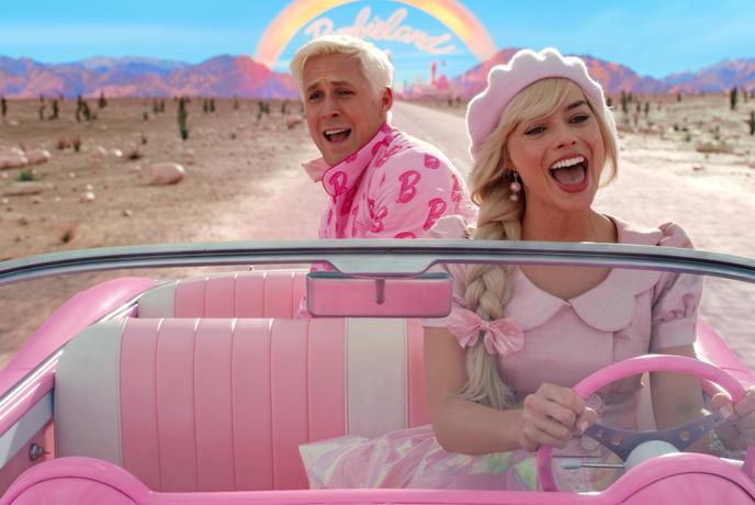 Japonci razburjeni zaradi spletnih šal o filmih Barbie in Oppenheimer