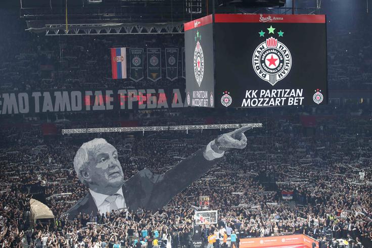 Trener Željko Obradović uživa v Beogradu ogromno priljubljenost in čast. | Foto: Guliverimage/Vladimir Fedorenko