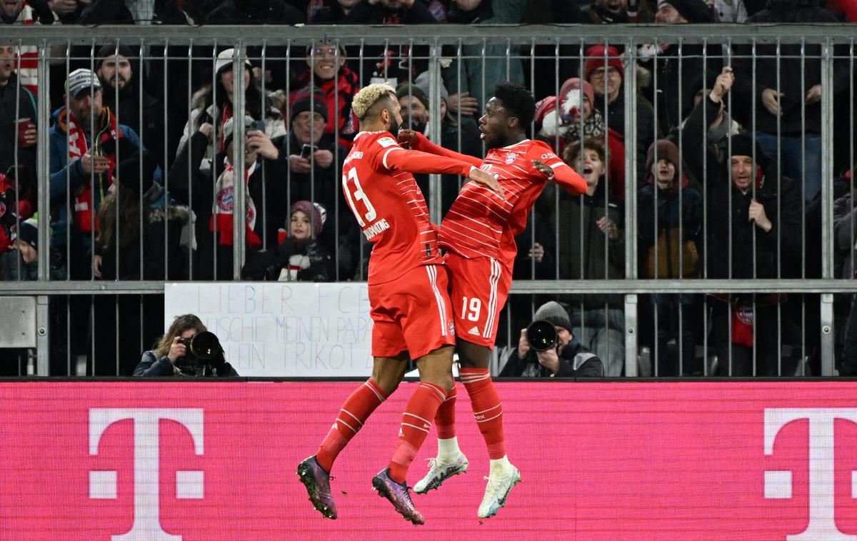 Bayern München Eric Maxim Choupo-Moting Alphonso Davies | Eric Maxim Choupo-Moting in Alphonso Davies slavita vodstvo Bayerna. | Foto Reuters