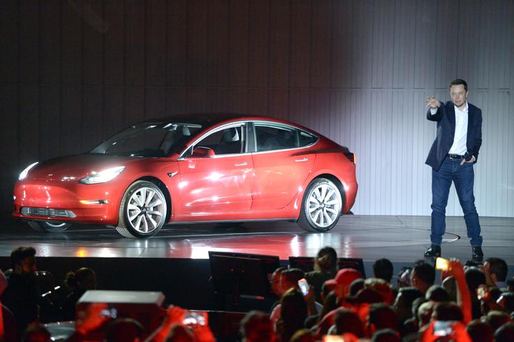 Musk je postal podjetniški superzvezdnik, ko se je leta 2004 zavihtel na čelo podjetja Tesla (podjetje sta leto pred tem ustanovila Martin Eberhard in Marc Tarpenning) in z obilno državno pomočjo ustvaril uspešno podjetje.  | Foto: Guliverimage