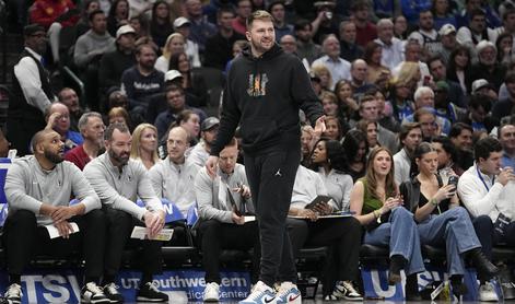 Luka Dončić delil piškote, izpušča še eno tekmo