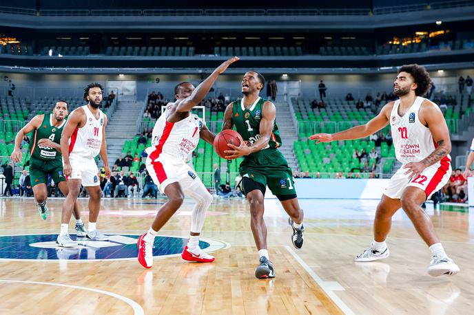 Cedevita Olimpija Hapoel Umoja Gibson | Umoja Gibson je odprl tekmo s trojko. | Foto Aleš Fevžer