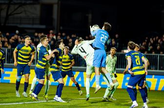 Brinje in Nafta spet na zmagoviti poti, prva zmaga za Gorico