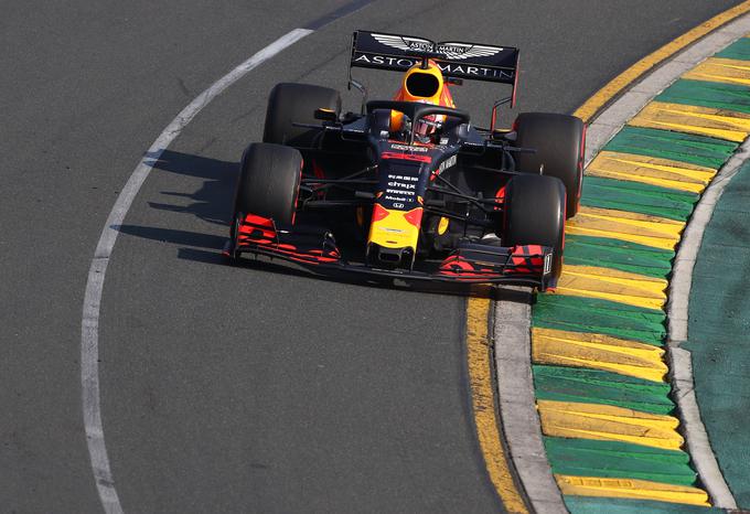 Max Verstappen je sredi dirke mojstrsko prehitel Sebastiana Vettla. | Foto: Getty Images