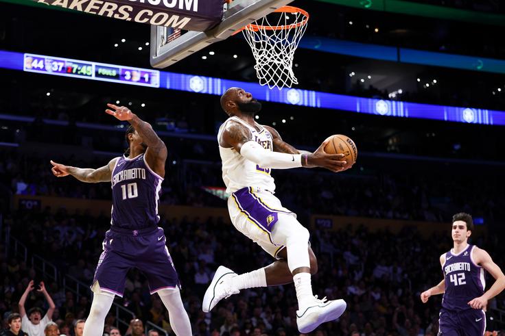 LeBron James še vedno igra kot mladostnik. Tokrat je prispeval 24 točk. | Foto: Guliverimage