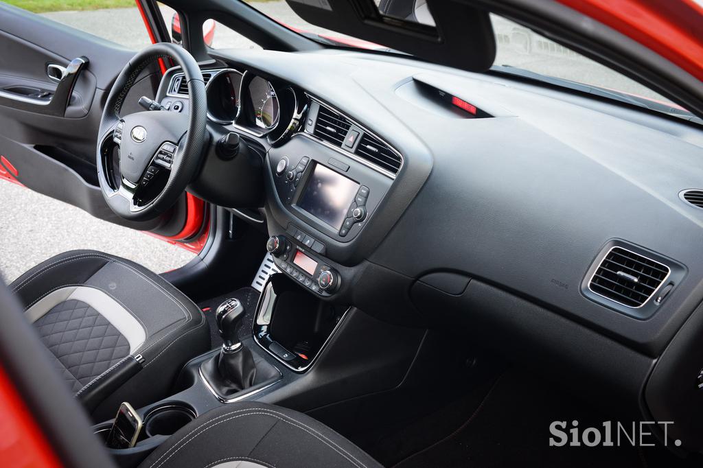 Kia ceed SW - fotogalerija testnega vozila