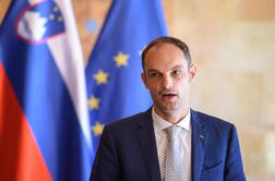 Minister Logar zagotavlja, da Slovenija ni Madžarska