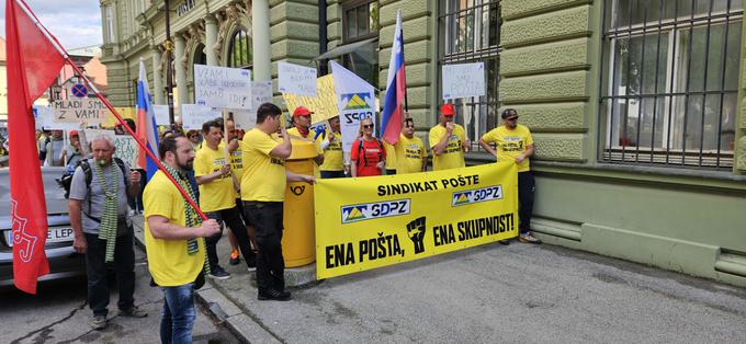 Protestni shod Sindikata delavcev pošte in zvez zaposlenih na Pošti Slovenije. | Foto: STA