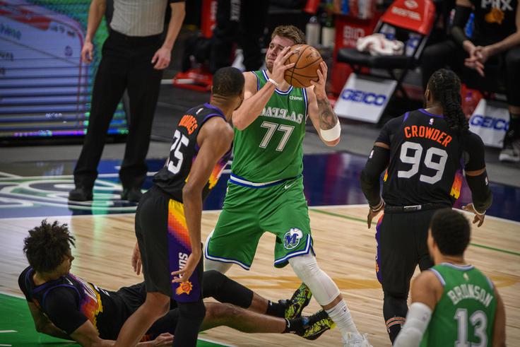 Luka Dončić je kar 18 izmed 29 točk dosegel v tretji četrtini. | Foto: Reuters