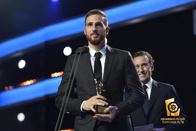 Jan Oblak je v ponedeljek prejel nagrado za najboljšega vratarja španskega prvenstva v sezoni 2015/16. | Foto: Twitter - Voranc