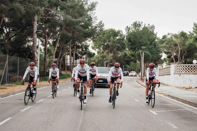 Del moštva UAE Emirates, kamor se je z novo sezono preselil obetavni slovenski kolesar Tadej Pogačar. | Foto: UAE Emirates