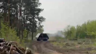 Rusi na fronti v Ukrajini kot po tekočem traku predelujejo vojaška vozila