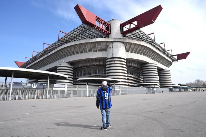 San Siro Inter | San Siro, kjer igrata domače tekme v Italiji milanska velikana Inter in Milan, že dalj časa sameva. | Foto Reuters