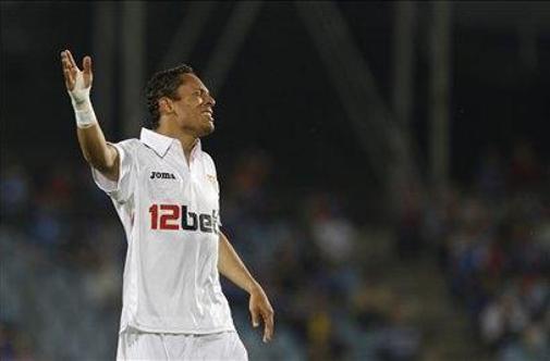 Adriano iz Seville v Barcelono