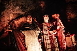 Žive jaslice v Postojnski jami