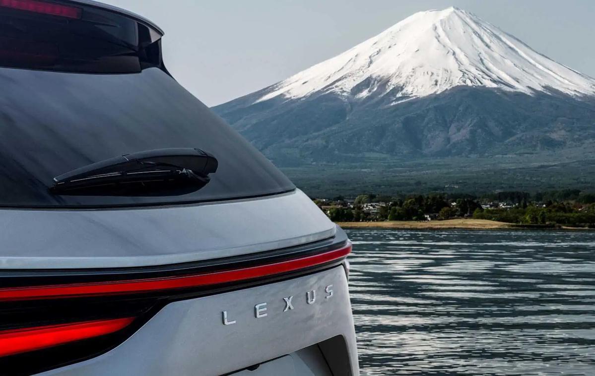 Lexus NX | Lexus s to fotografijo tudi uradno napoveduje prihod druge generacije NX. | Foto Lexus