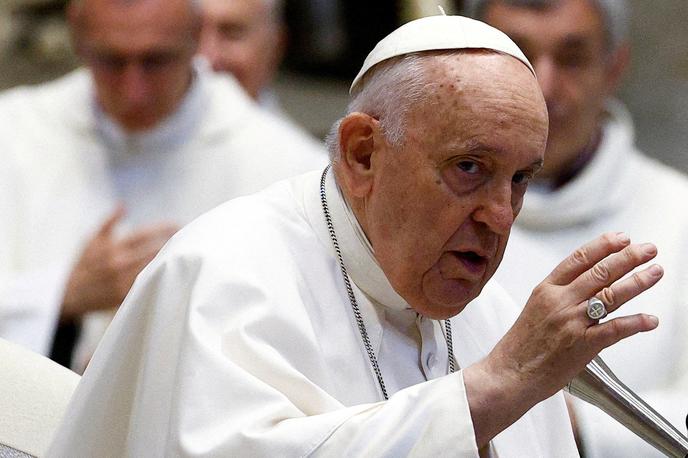papež Frančišek | V zadnjem času se Papež Frančišek vse pogosteje sooča z različnimi zdravstvenimi težavami.  | Foto Reuters