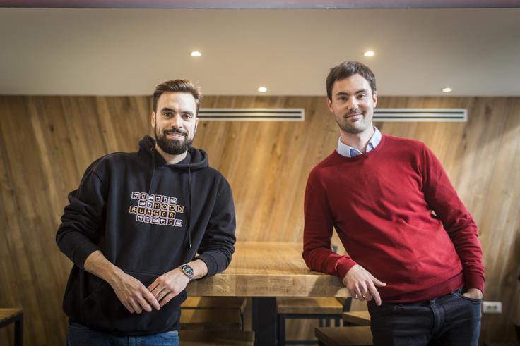 Til Pleterski in Klemen Ptiček sta solastnika restavracij Hood Burger.  | Foto: Bojan Puhek