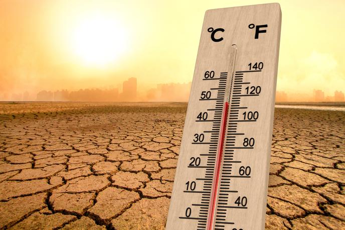 ekstremna vročina | Dejstvo je, da nas poleti čaka vse več vročinskih valov. Toplotno udobje v prostoru – ustrezna temperatura, prijetno gibanje zraka, primerna vlažnost in kakovosten zrak – ni samoumevno, temveč je odvisno od pravilno nastavljenega klimatsko-prezračevalnega sistema. Zato je ključno, da pravočasno poskrbite za optimizacijo delovanja in jo zaupate izkušenim ter certificiranim serviserjem. | Foto Shutterstock