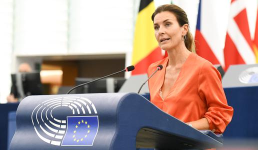 Evroposlanki odvzeli imuniteto