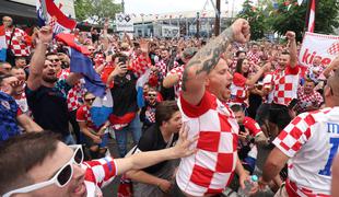 Uefa zaradi navijačev ostro kaznovala Hrvaško