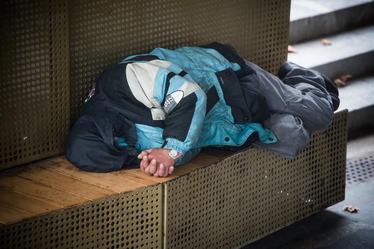 Pri določenih primeri gre v ozadju tudi za kakšno odvisnost, na primer od alkohola. | Foto: Bor Slana