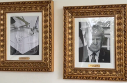 Poglejte, kaj je Trump obesil tja, kjer bi moral viseti Bidnov portret #video