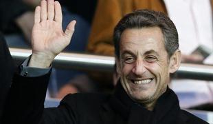 Sarkozy "prosjači" na Facebooku, njegova stranka na robu bankrota