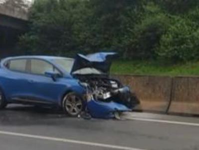 Znana voditeljica v hudi prometni nesreči: Avto je zagorel