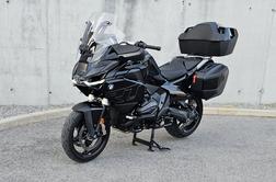 BMW R 1300 RT Triple Black – tehnično dovršen potovalnik brez kompromisov #foto