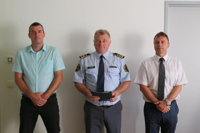 NPU | Novi v. d. direktorja NPU Uroš Lepoša, v. d. generalnega direktorja policije Andrej Jurič in dozdajšnji vodja NPU Igor Lamberger. | Foto generalna policijska uprava