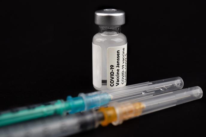 Covid-19, cepivo, cepljenje | Francija je za september napovedala začetek cepljenja s tretjim odmerkom cepiva, in sicer naj bi s tem osvežitvenim odmerkom cepili najstarejše in najranljivejše. | Foto Unsplash