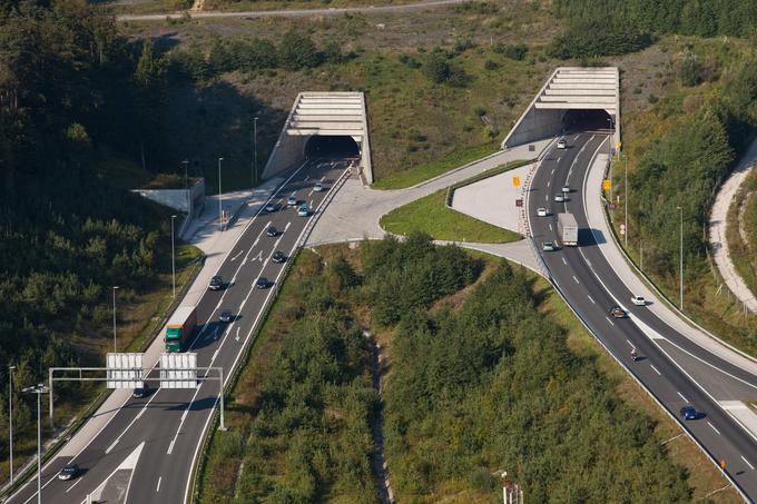 Na Avto-moto zvezi Sloveniji so sicer spomladi ob prvih napovedih uvedbe e-vinjet glede na napovedane nižje stroške izrazili pričakovanje, da bodo cene uporabe avtocest in hitrih cest nižje. | Foto: DARS
