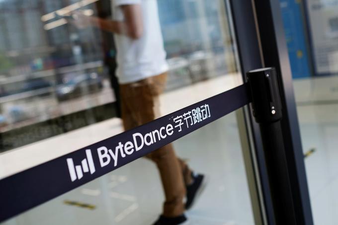 ByteDance je ta teden aplikacijo TikTok "povlekel" iz Hongkonga, kjer naj bi v kratkem začel veljati zakon, ki bi jih obvezal, da bi morali v primeru zahteve, podatke o uporabnikih deliti s kitajsko vlado. | Foto: Reuters