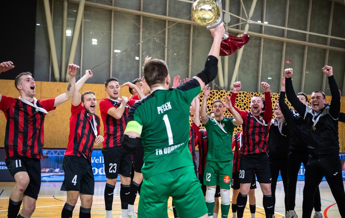 Dobovec : Bronx Škofije futsal | V finalu v Podčetrtku je Dobovec s 7:4 premagal Bronx Škofije. | Foto Jan Gregorc