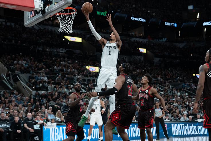 Victor Wembanyama je bil nerešljiva uganka za obrambo Chicaga. | Foto: Reuters