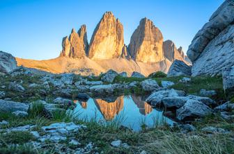 Množični turizem na vrhuncu: čakalna vrsta v Dolomitih za eno fotografijo