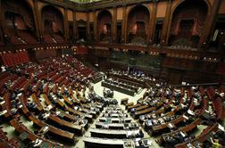 Italijanski parlament podprl zmanjšanje števila parlamentarcev