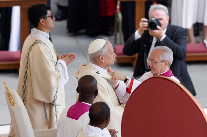 Papež Leon XIV. | Papež Leon XIV. je prejel papeške insignije. | Foto Reuters