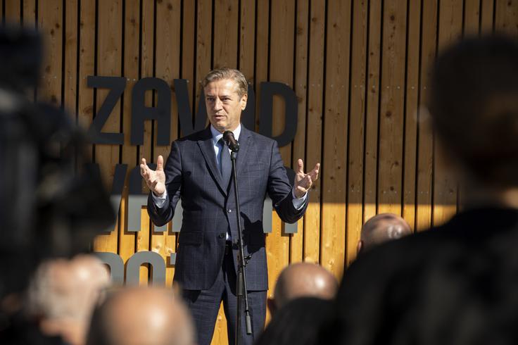 Po besedah premierja Roberta Goloba je varnost bistveno več kot samo poznavanje prometnih predpisov. | Foto: STA