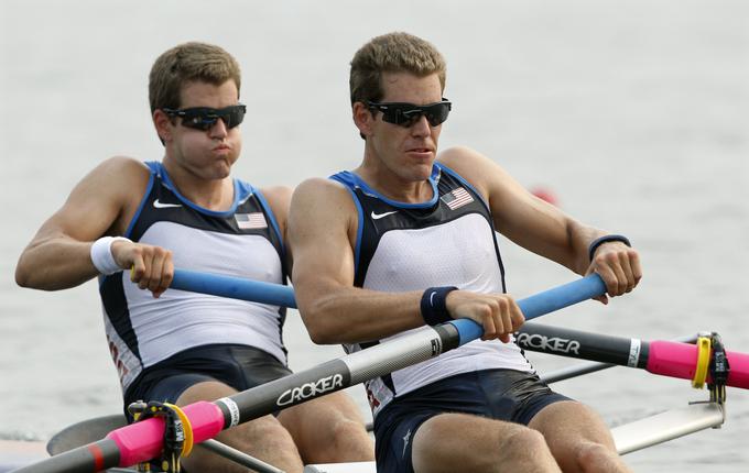 Dvojčka Cameron in Tyler Winklevoss sta kot veslača nastopila tudi na olimpijskih igrah. | Foto: Reuters