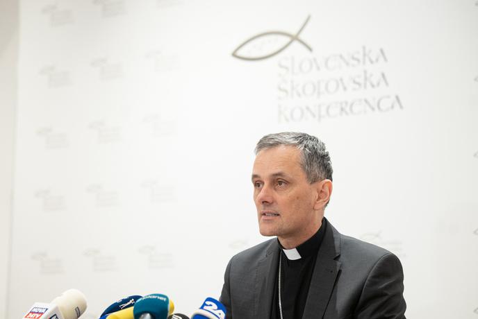 Obisk novega papeža v Sloveniji? To pravi škof Andrej Saje.