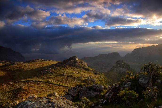 Malawi | Manjkajoči deli lobanje in zob pri kremirani ženski nakazujejo, da so glavo pred sežigom morda odstranili in shranili kot spomin, saj bi sicer naleteli na fragmente zob in lobanjskih kosti, ki se običajno ohranijo pri kremacijah. Ekipa antropologov je tudi izključila možnost, da je bila ženska žrtev kanibalizma, ker so se rezne sledi razlikovale od vzorcev na živalskih kosteh z najdišča. | Foto Shutterstock
