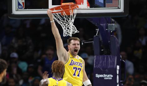 Nova rapsodija Luke Dončića, ki si je dal duška z zabijanjem. Drama v Dallasu. #video