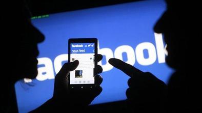 Facebook in Twitter raj za narcise?