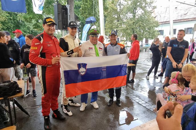 reli Dolina zelenega zlata | Slovenski relisti tudi v družbi najbolj znanega slovenskega navijača. | Foto Gregor Pavšič