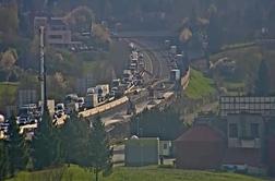 Prometni nesreči ohromili primorsko avtocesto pri Postojni